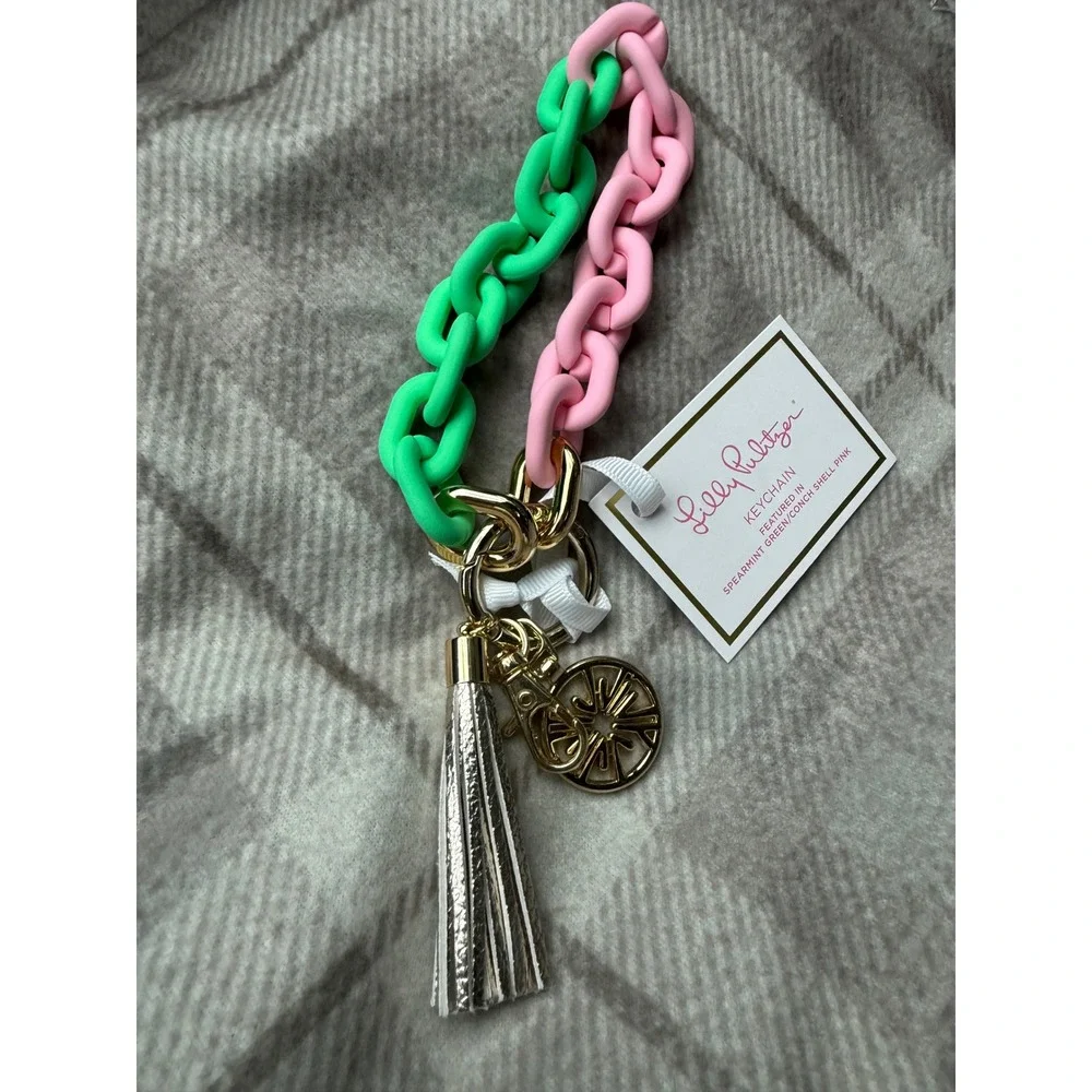 Lilly Pulitzer Keychain Spearmint Green Conch Shell Pink Resin Link Tassel New
